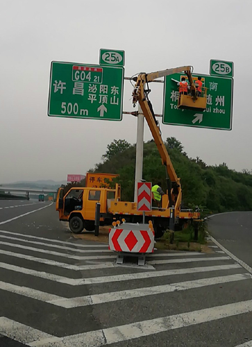 高速交通指示牌廠(chǎng)家、高速標(biāo)志牌價(jià)格、高速路牌廠(chǎng)家首選鄭州億路通標(biāo)牌廠(chǎng)